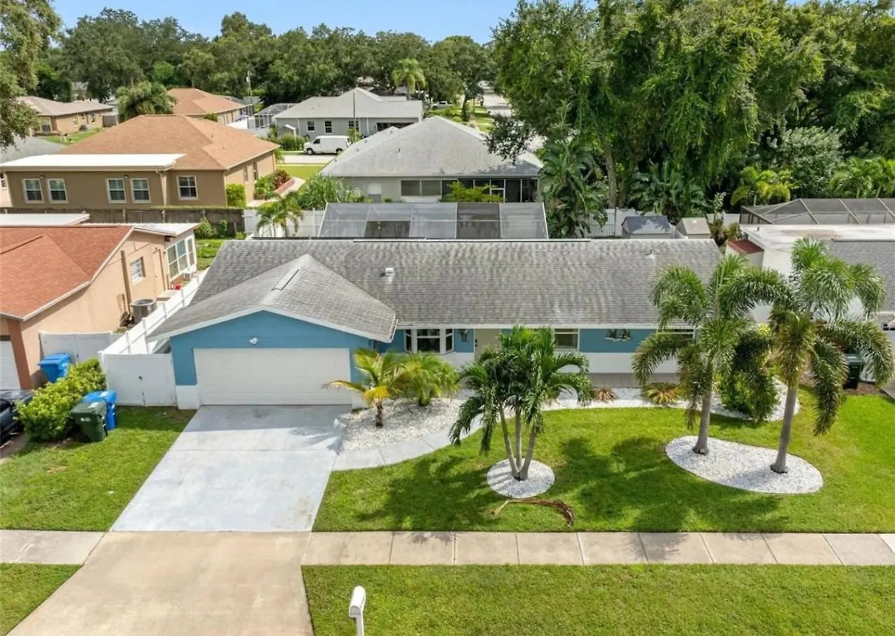 Clearwater House 3 Bedrooms-Pool