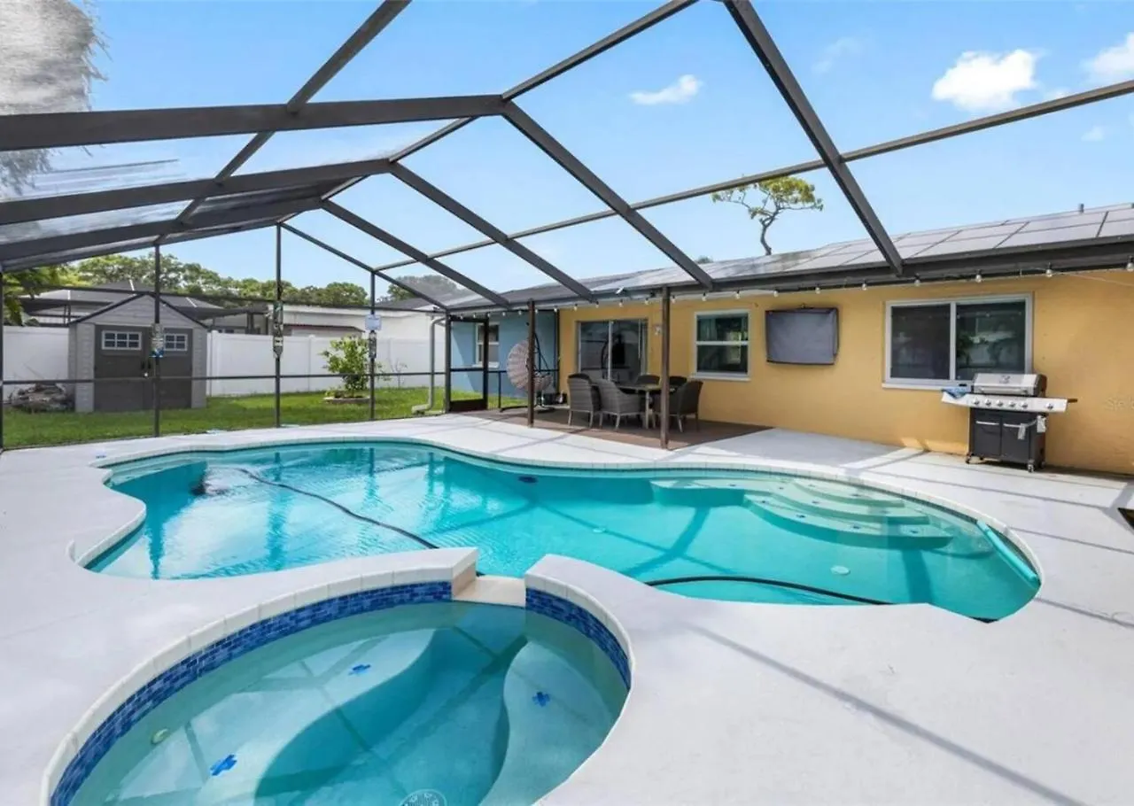 Clearwater House 3 Bedrooms-Pool