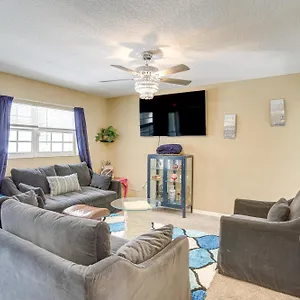 Holiday home Colorful About 5 Mi To The Beach!, Clearwater